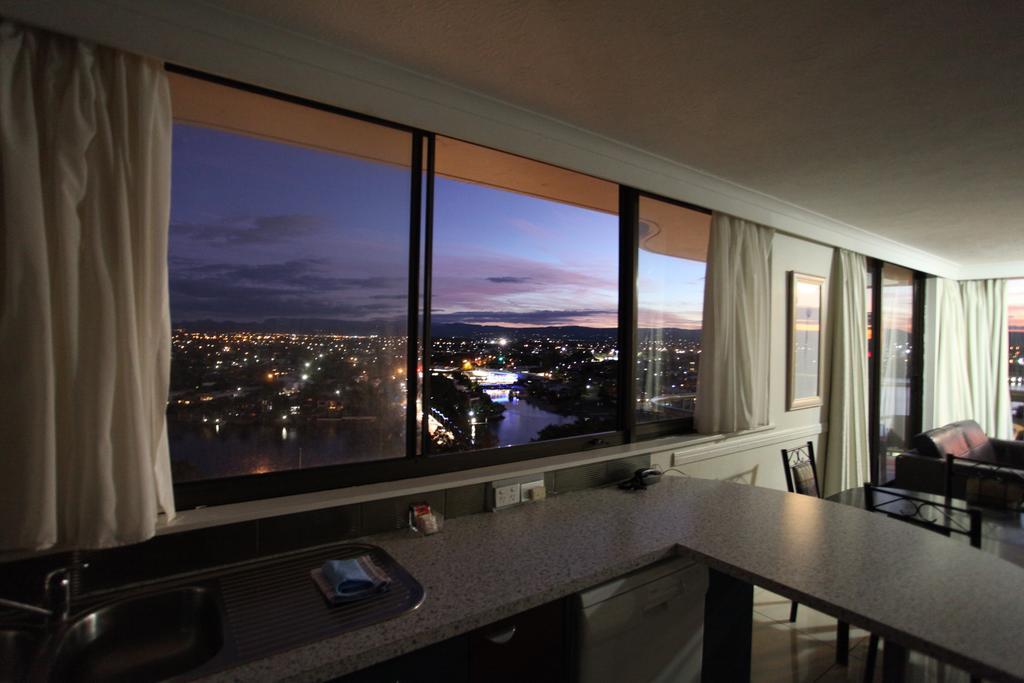 Anacapri Holiday Resort Apartments Surfers Paradise Bagian luar foto