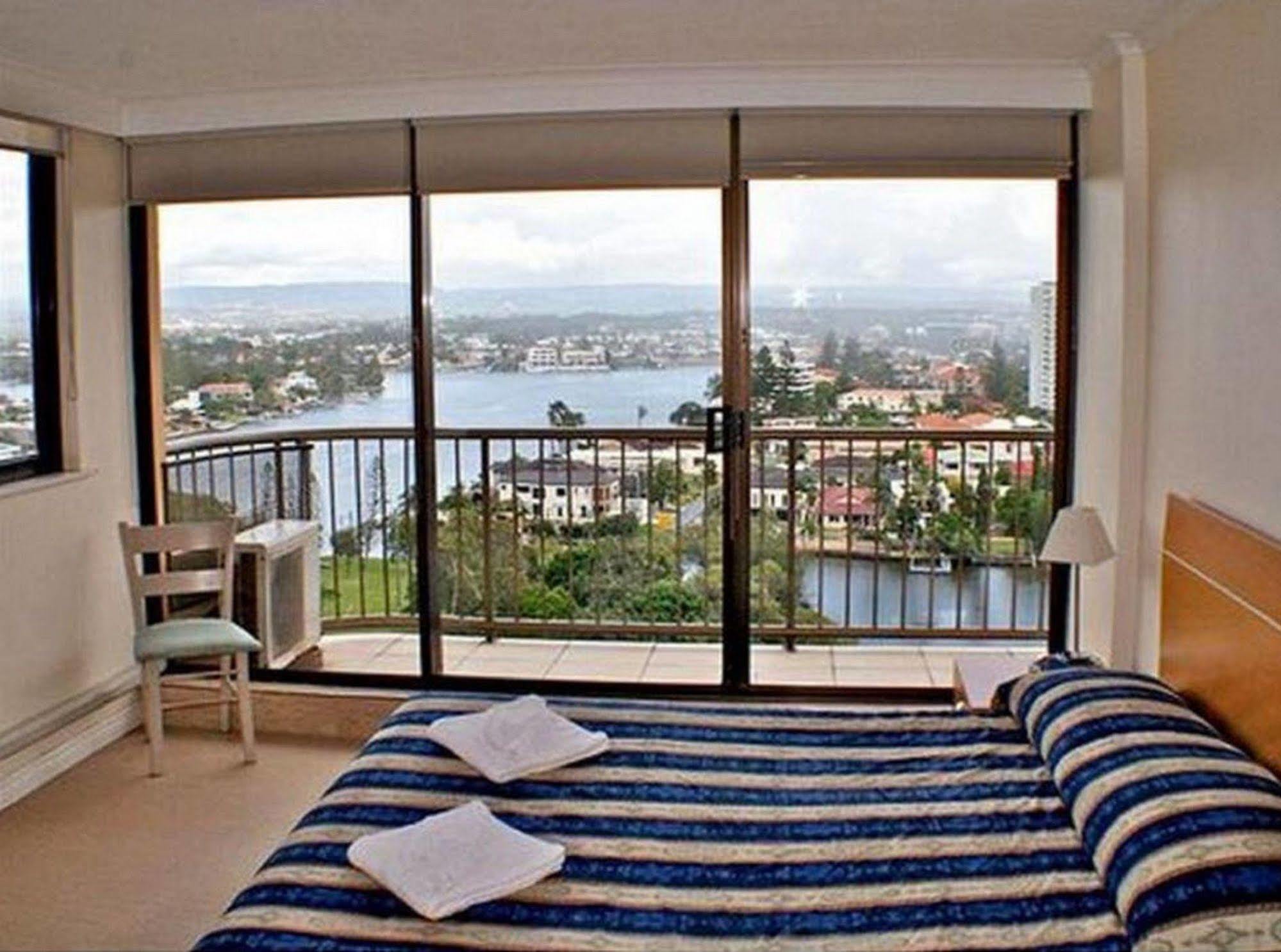 Anacapri Holiday Resort Apartments Surfers Paradise Bagian luar foto
