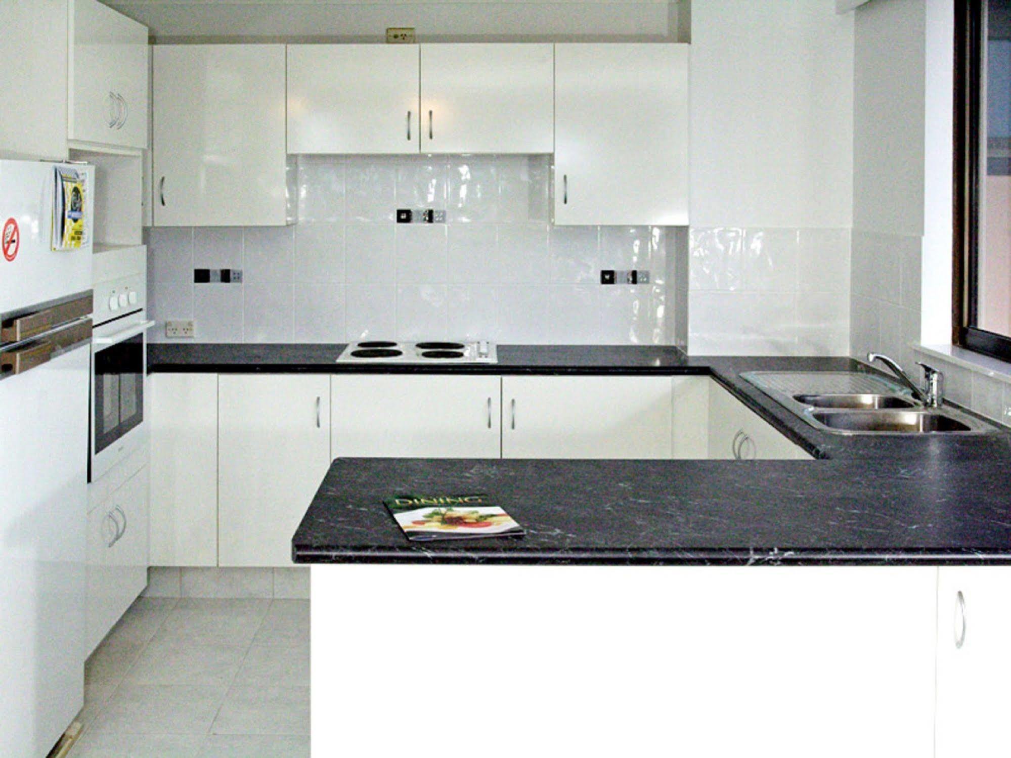 Anacapri Holiday Resort Apartments Surfers Paradise Bagian luar foto