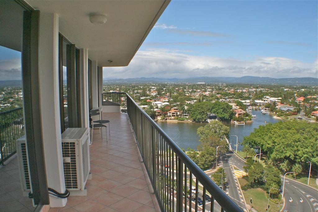 Anacapri Holiday Resort Apartments Surfers Paradise Bagian luar foto